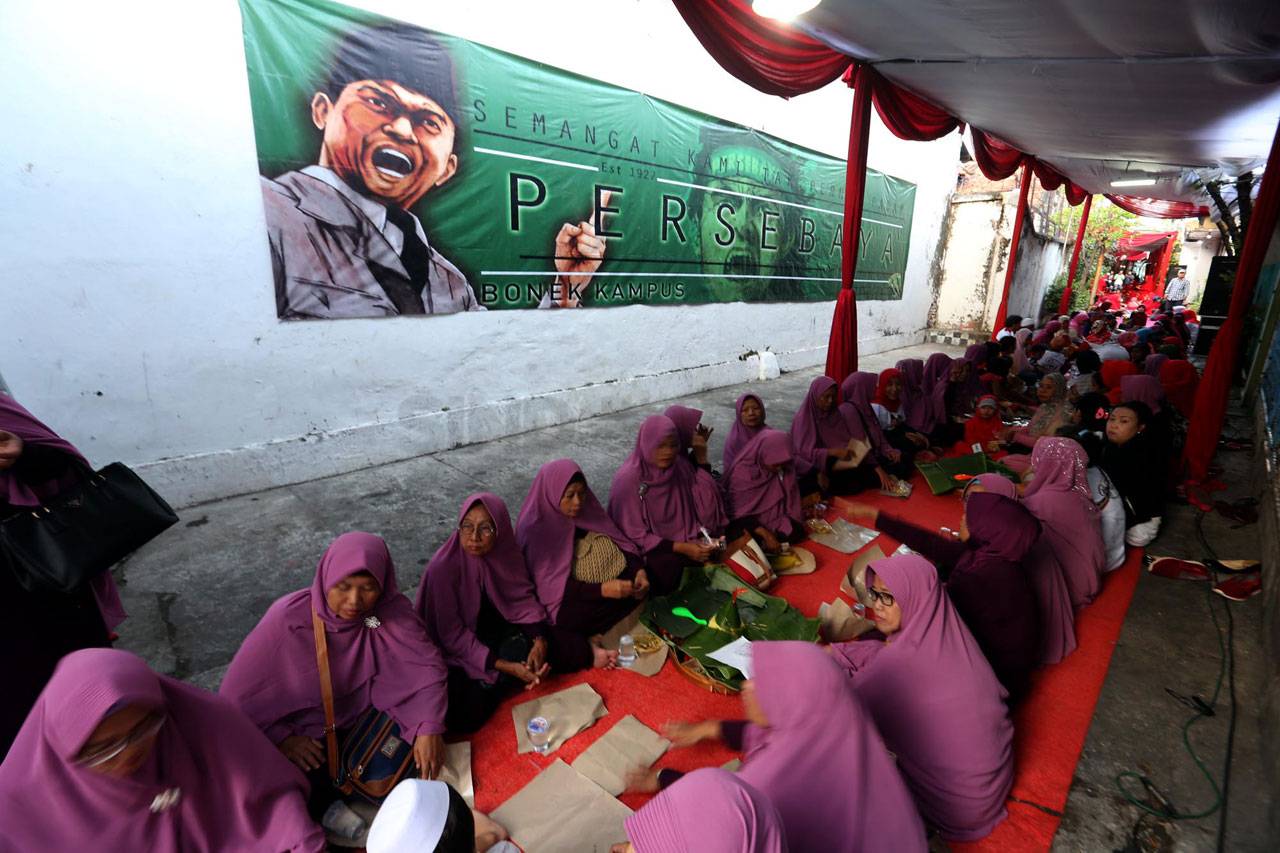 Puti Guntur Soekarno...