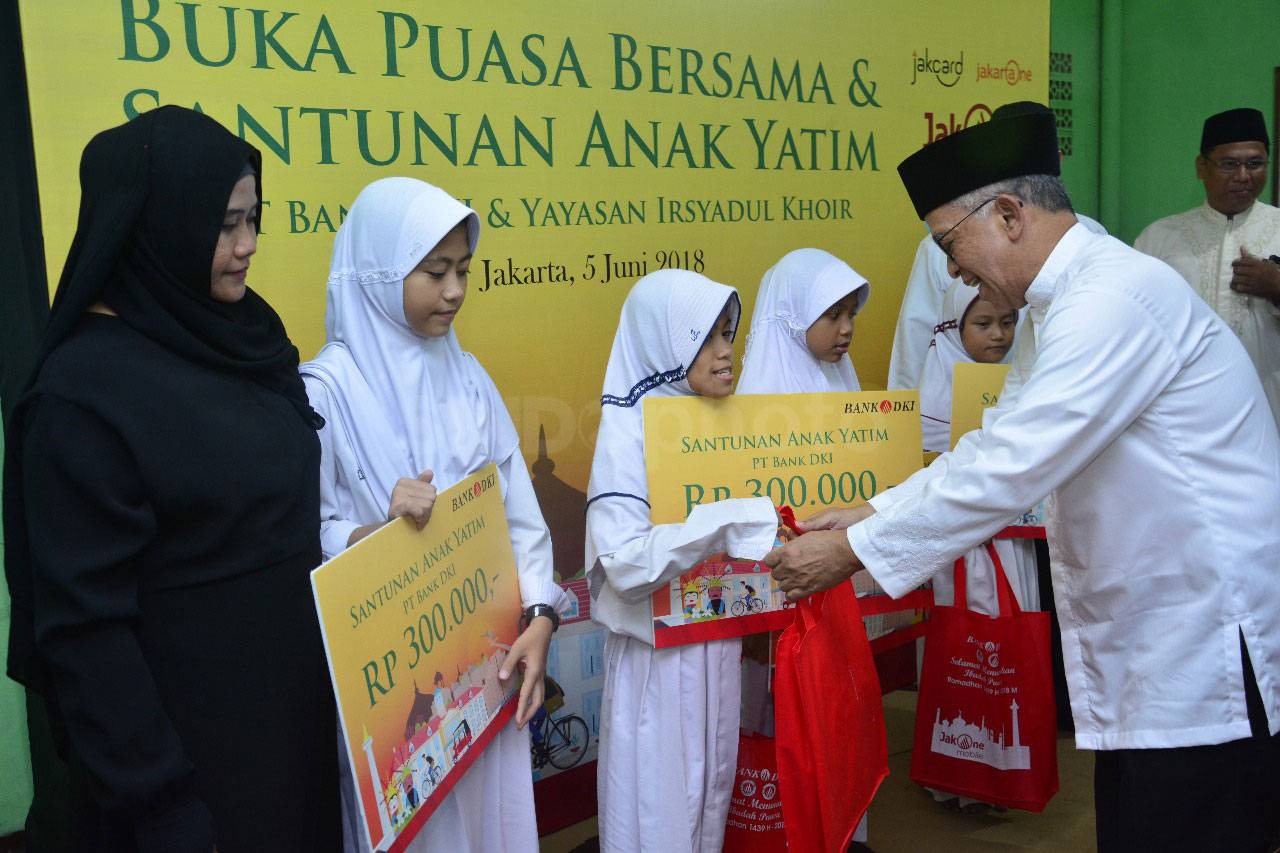 Ribuan Anak Yatim Terima...