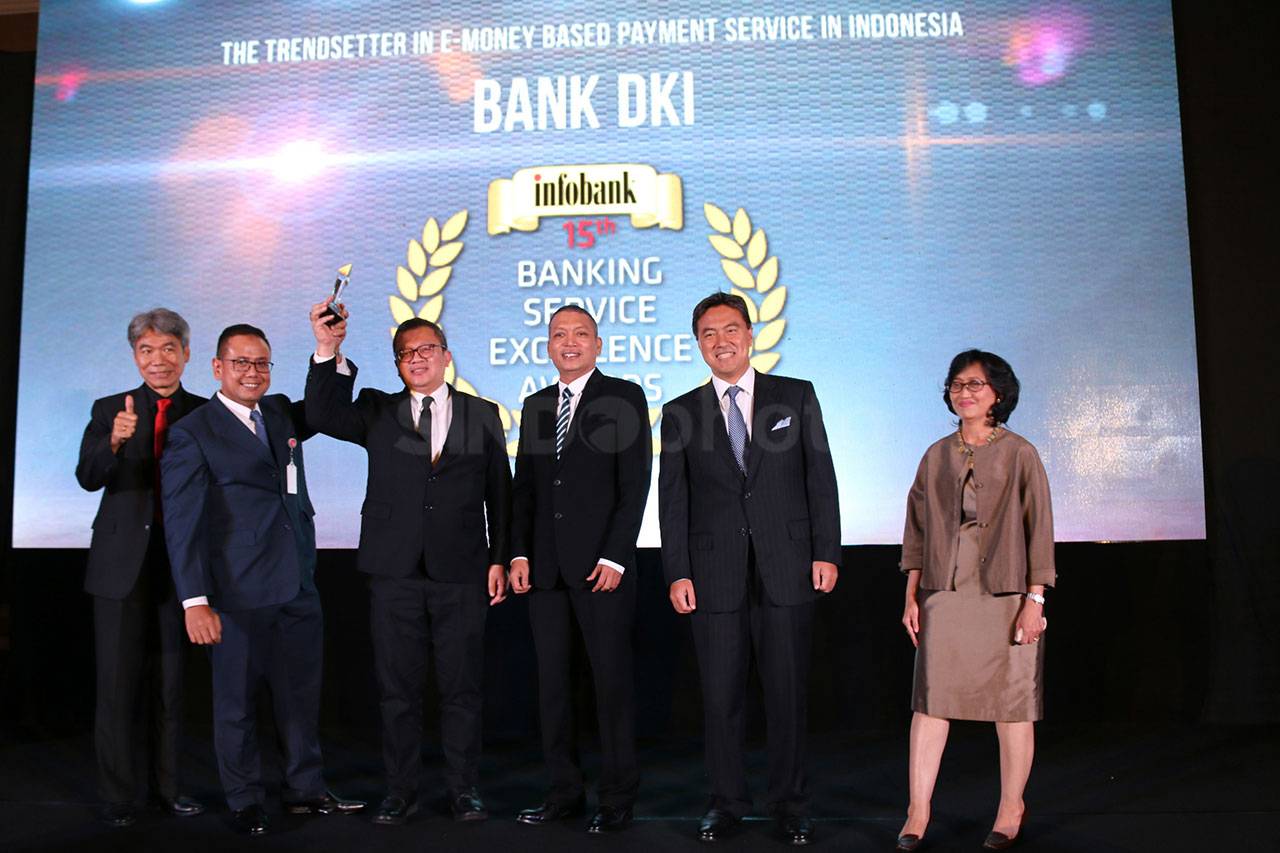 Bank DKI Terima Penghargaan...