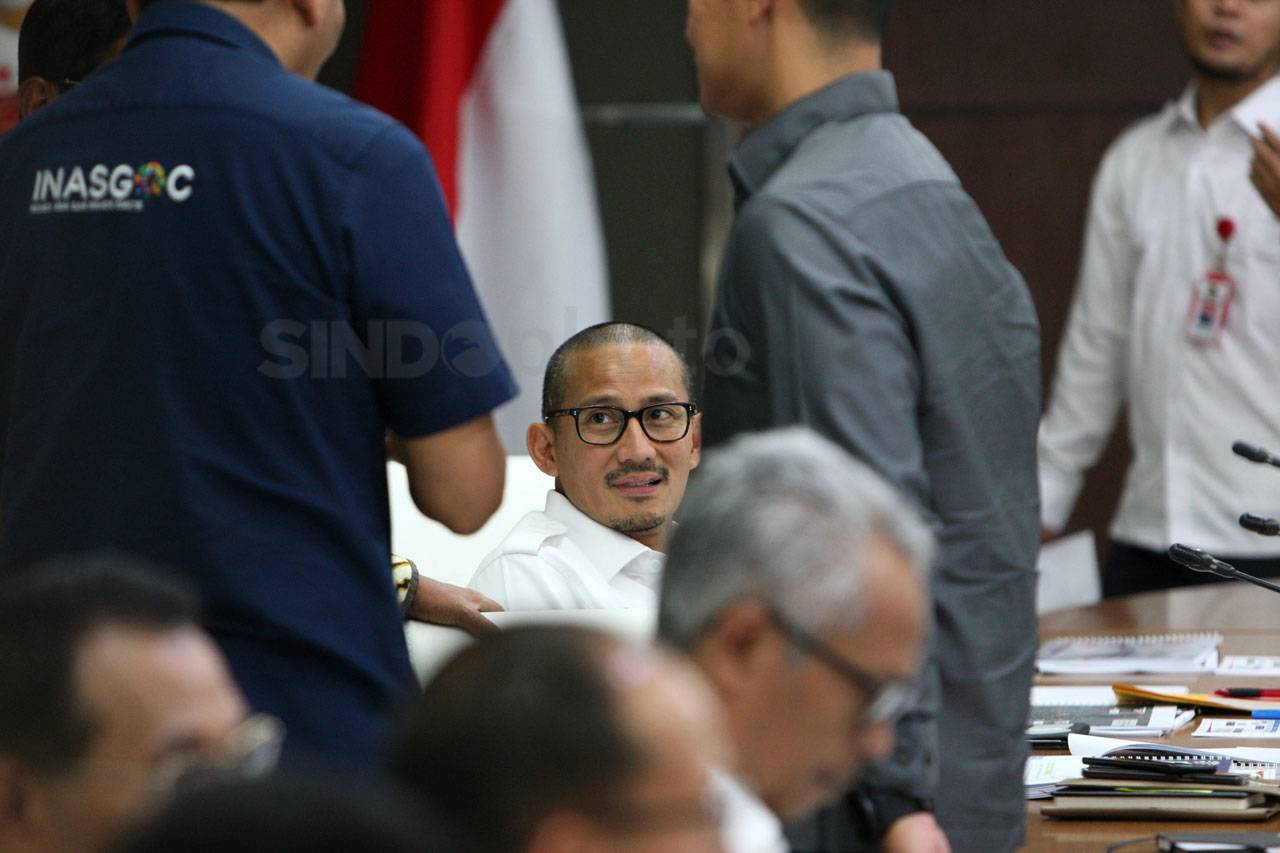 Menko Puan Pimpin Rapat...