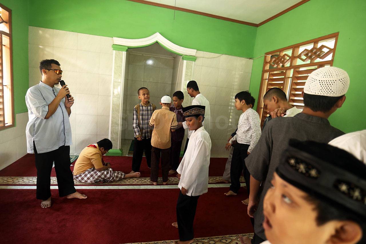 Pesantren Kilat di SLB-A...