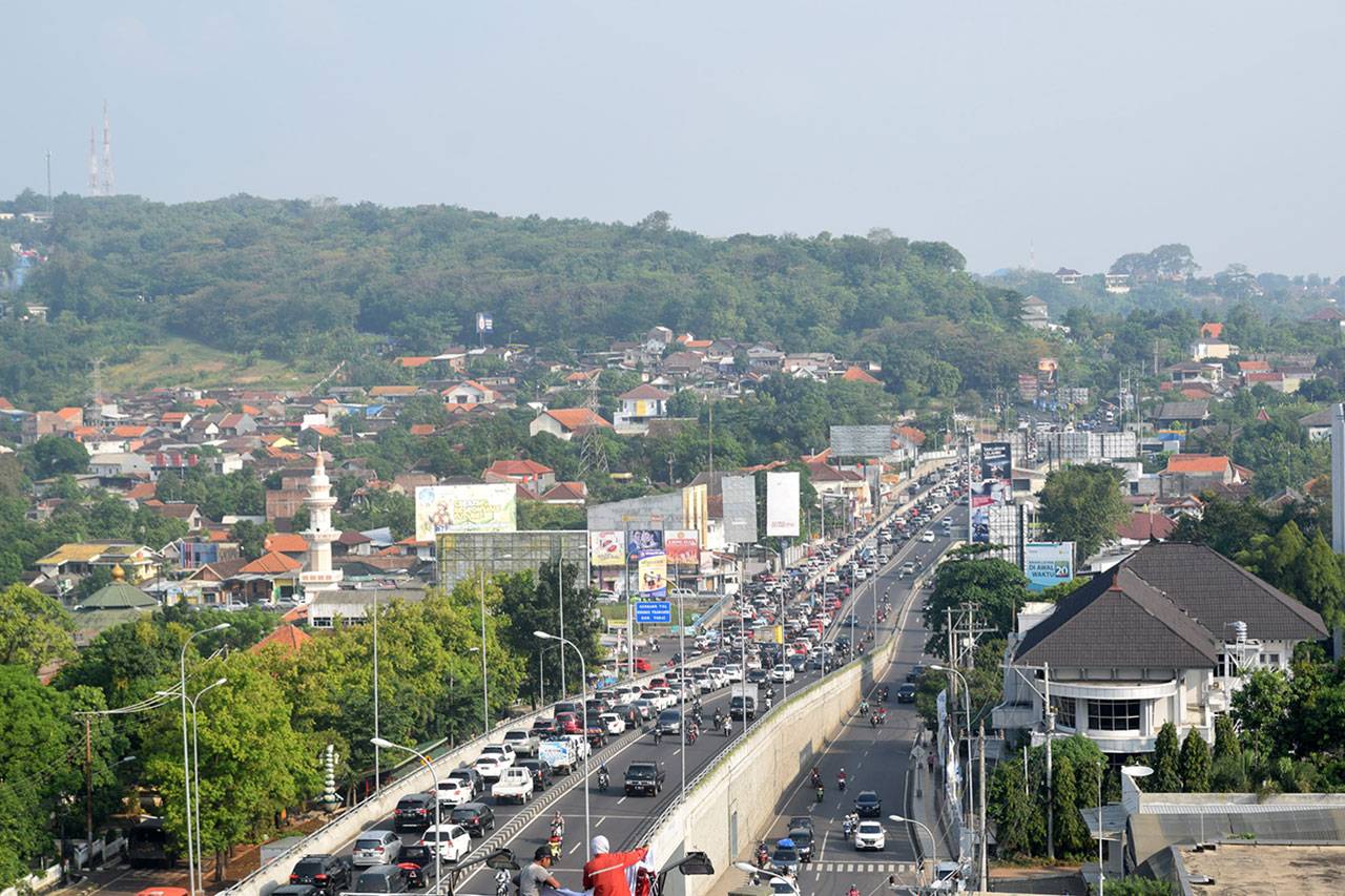 Macet Panjang di Flyover...
