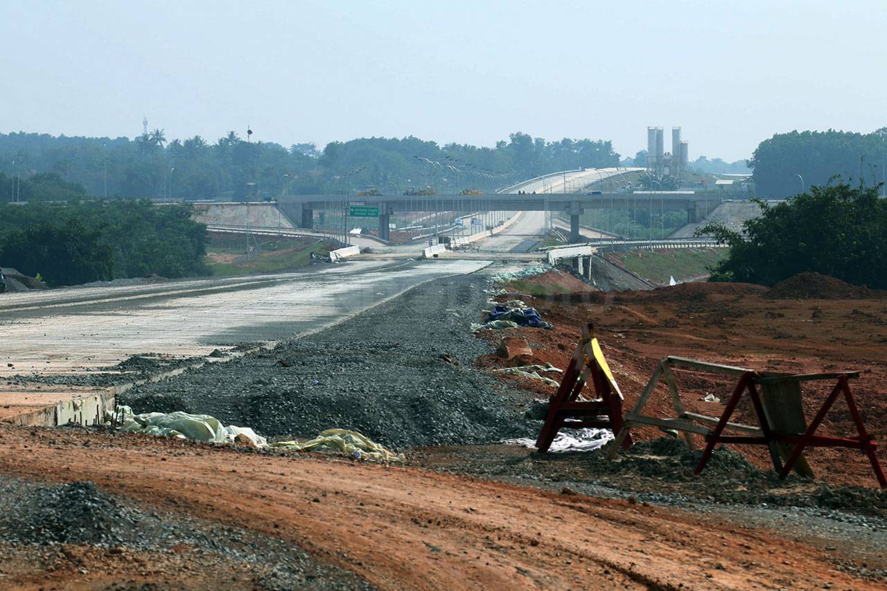 Pembangunan Proyek Tol...