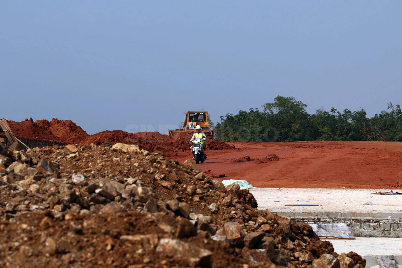 Pembangunan Proyek Tol...