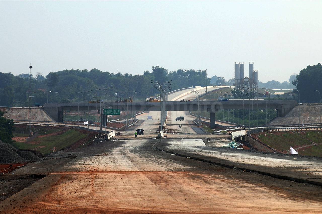 Pembangunan Proyek Tol...