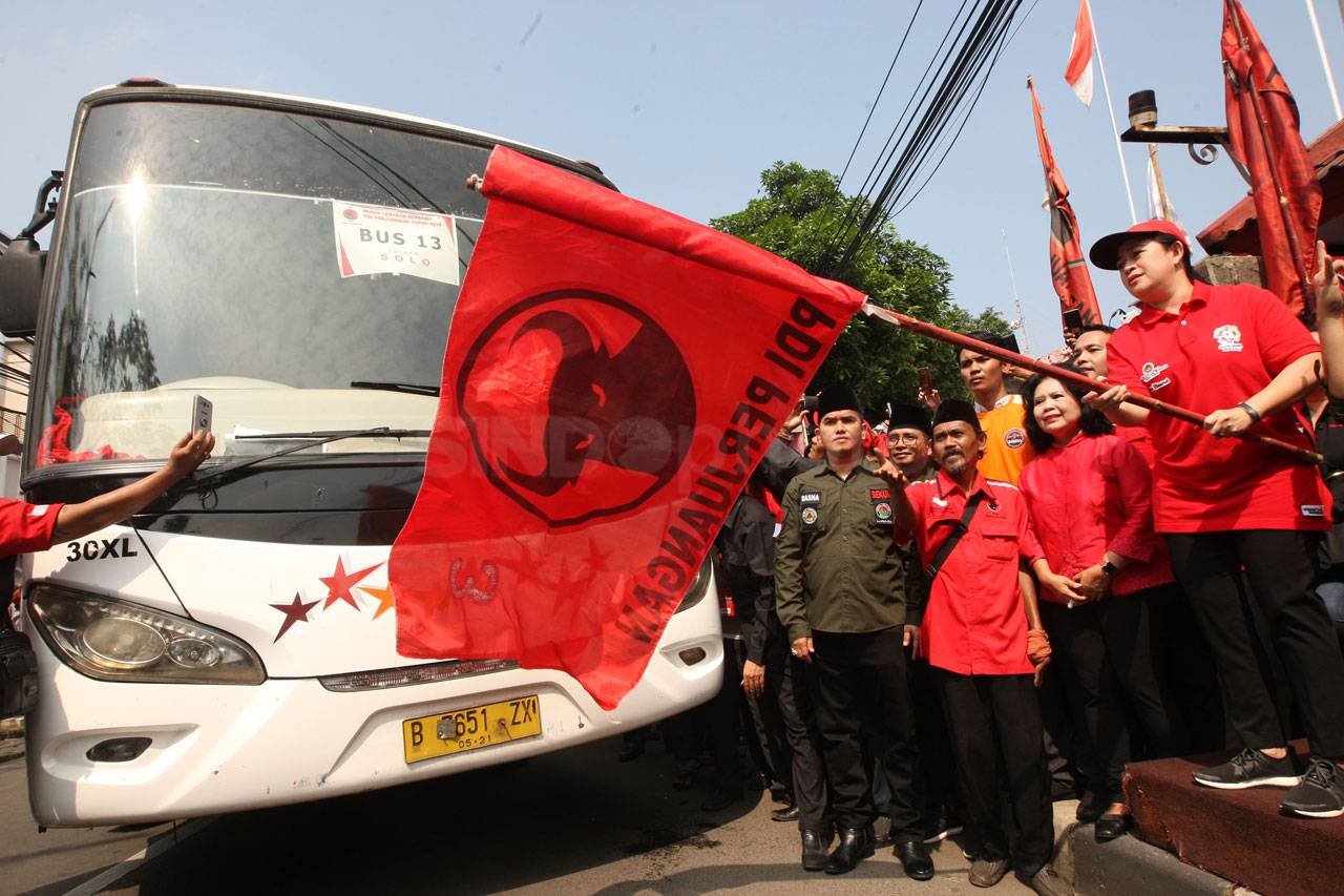 Menko PMK Lepas Peserta...