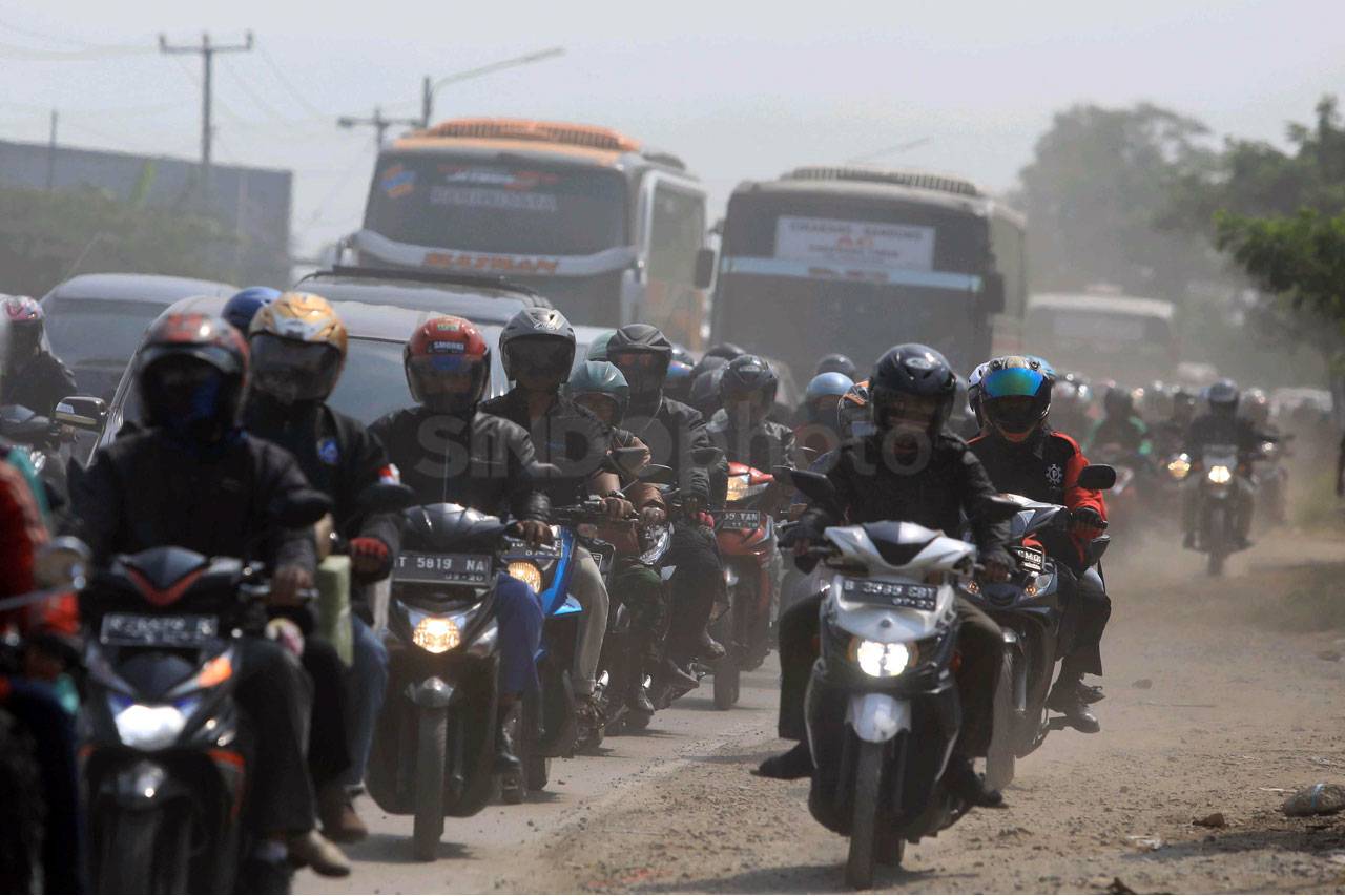 Jalan Berdebu Tak Menyurutkan...