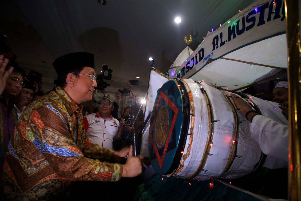 Ratusan Warga Ikuti...