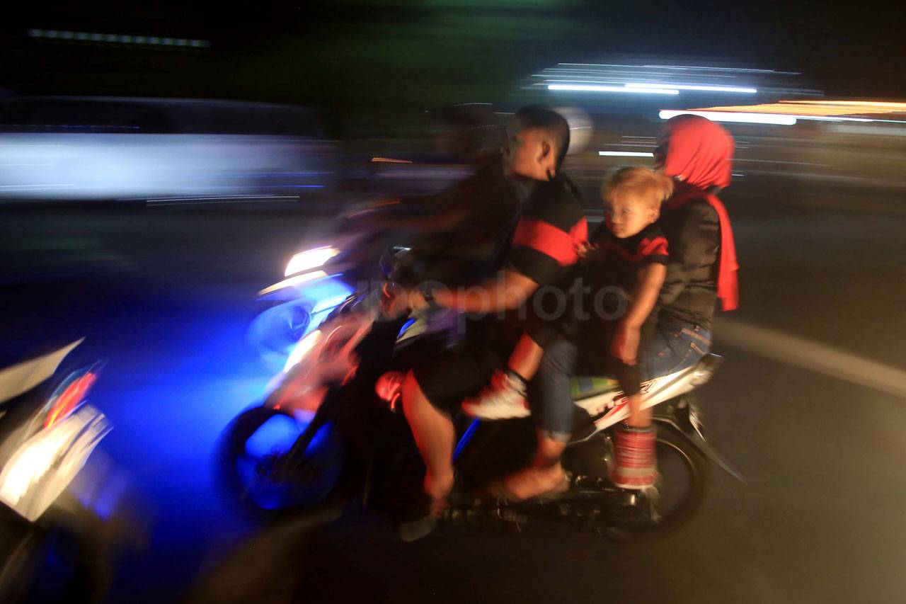 Ratusan Warga Ikuti...