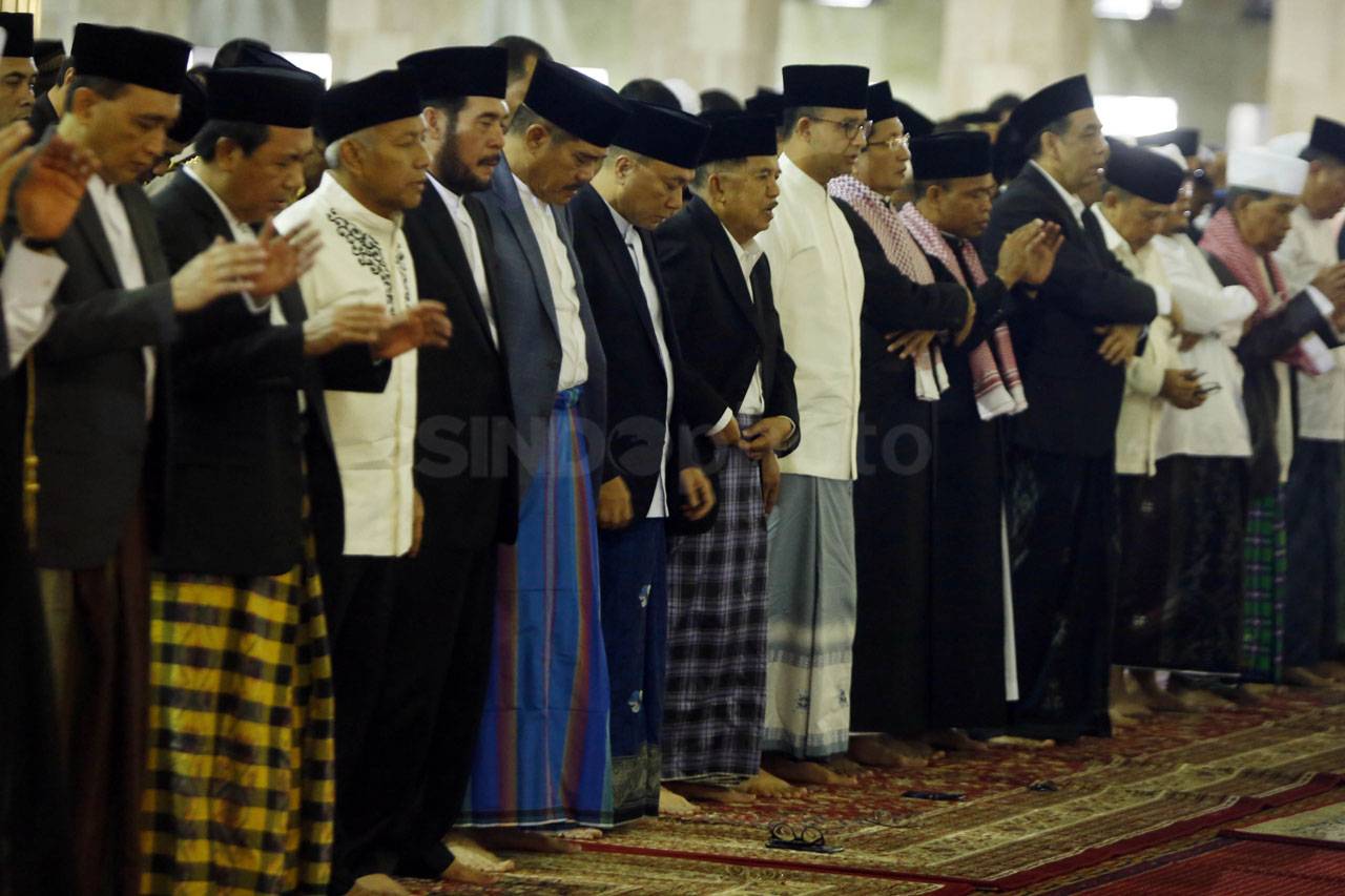 Wapres Jusuf Kalla Salat...