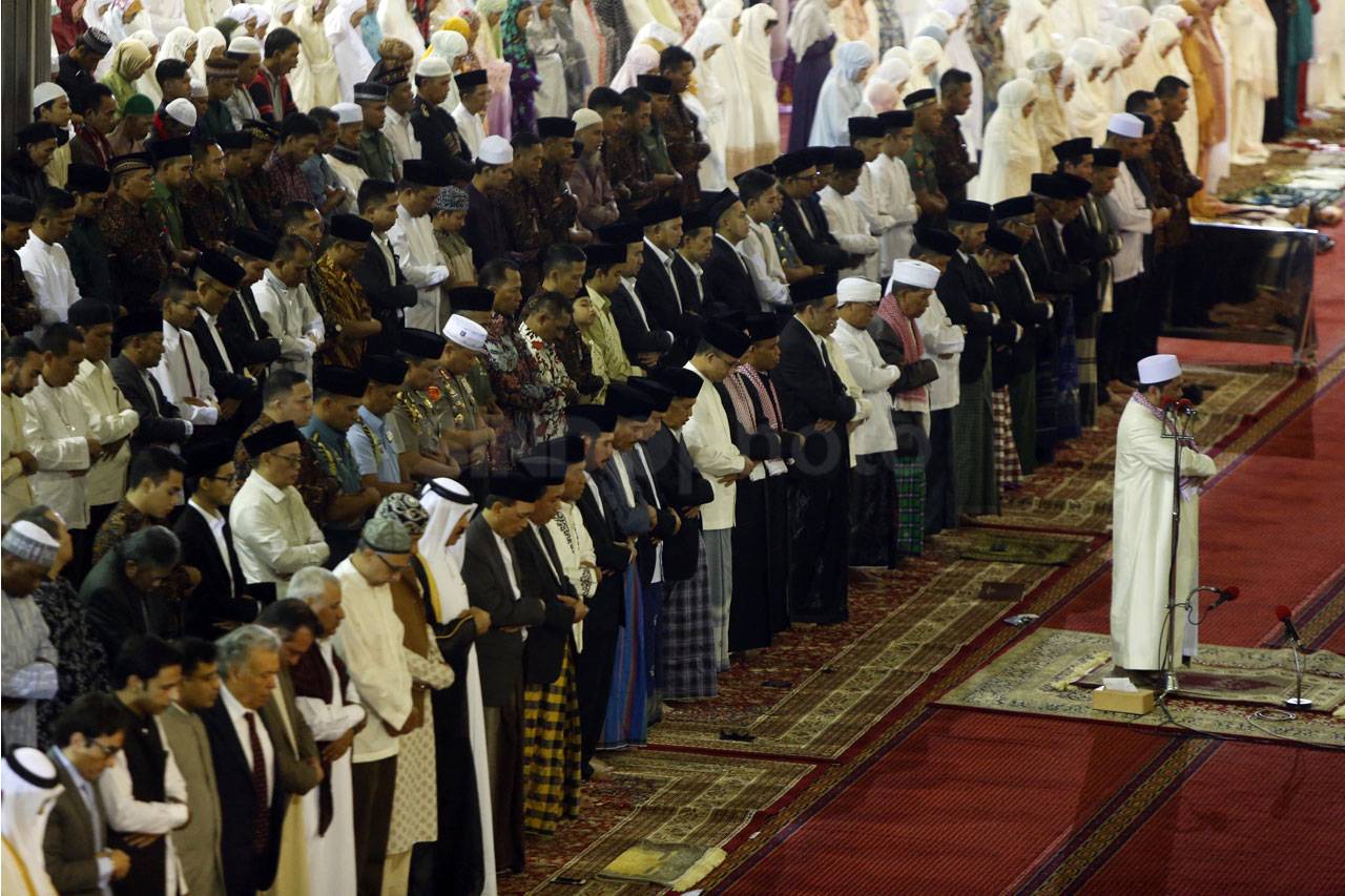 Wapres Jusuf Kalla Salat...