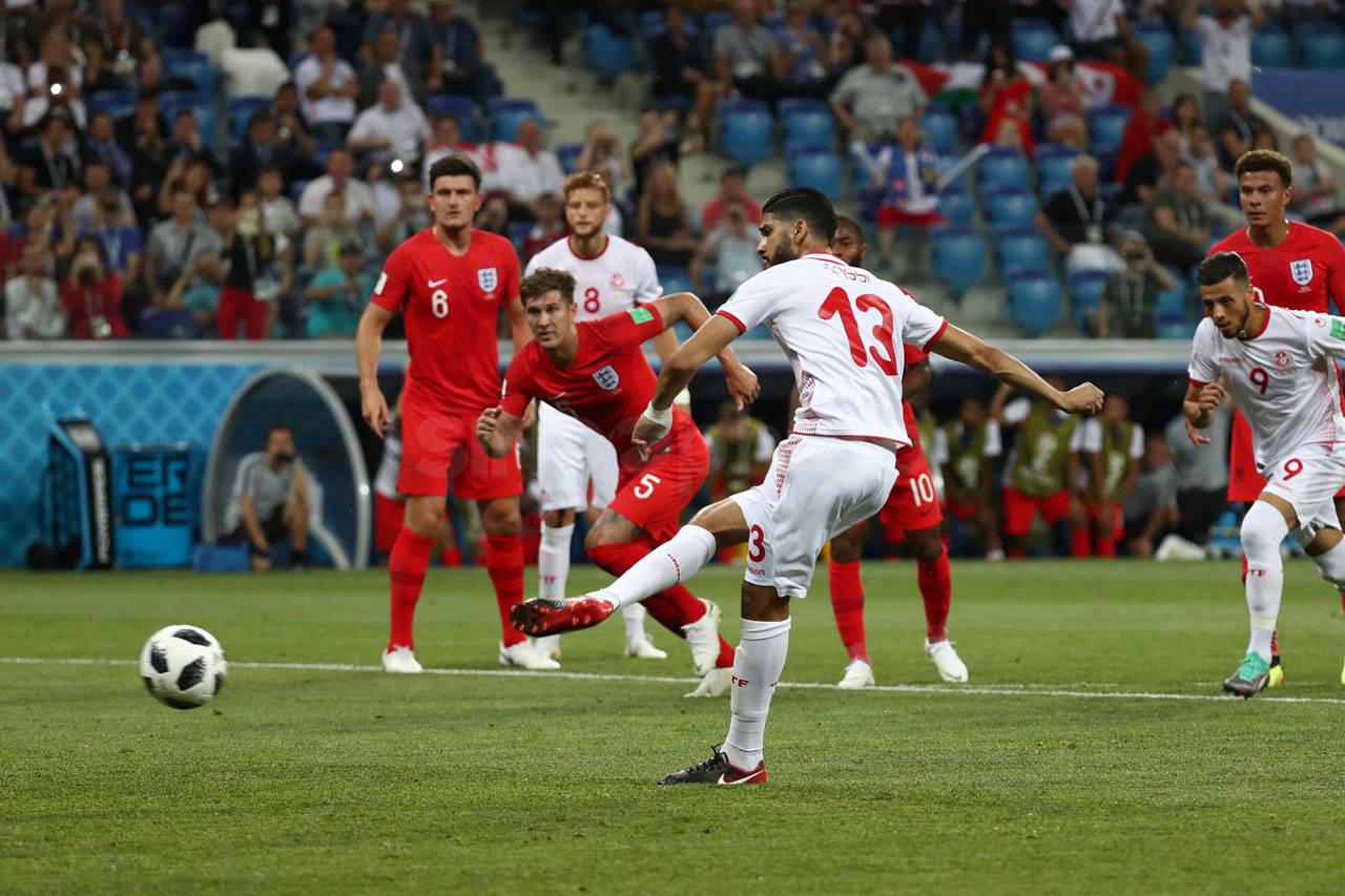 Sundulan Harry Kane...