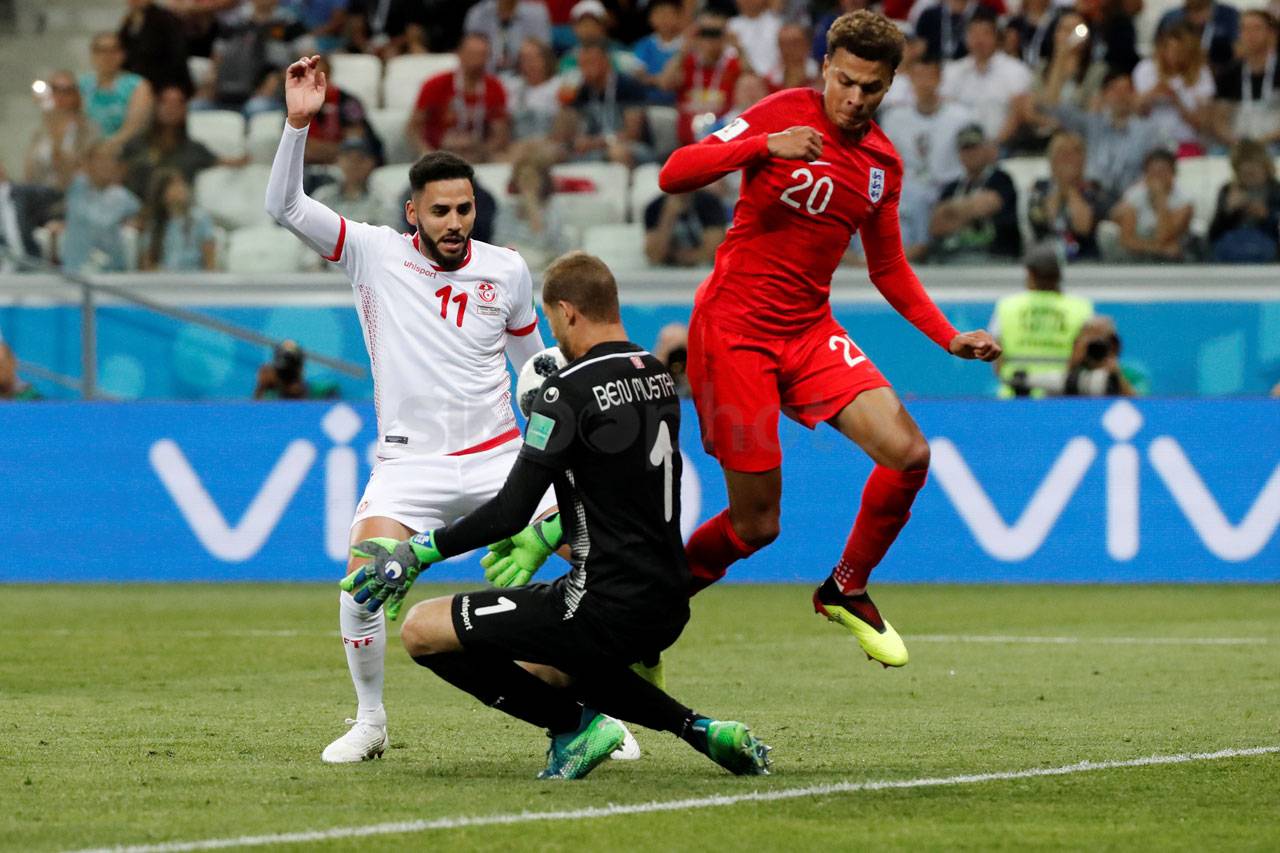 Sundulan Harry Kane...