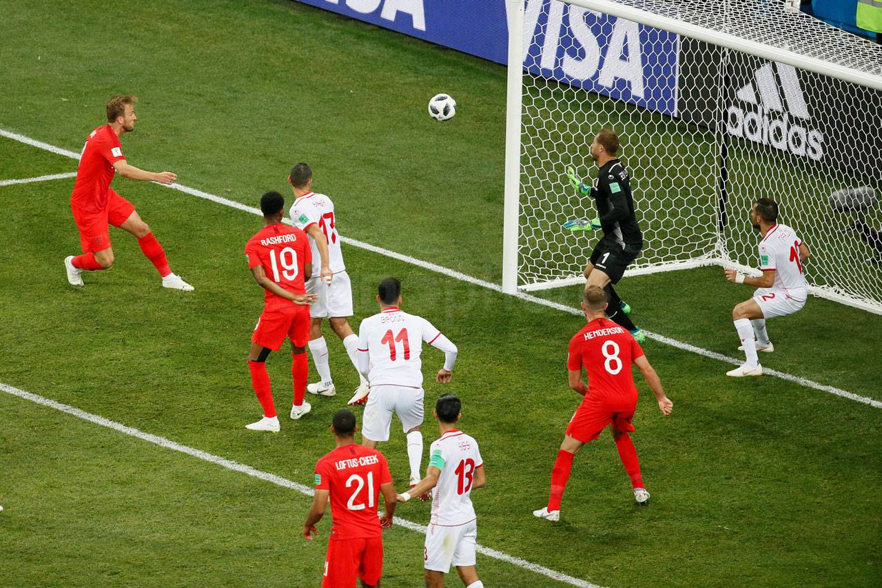 Sundulan Harry Kane...