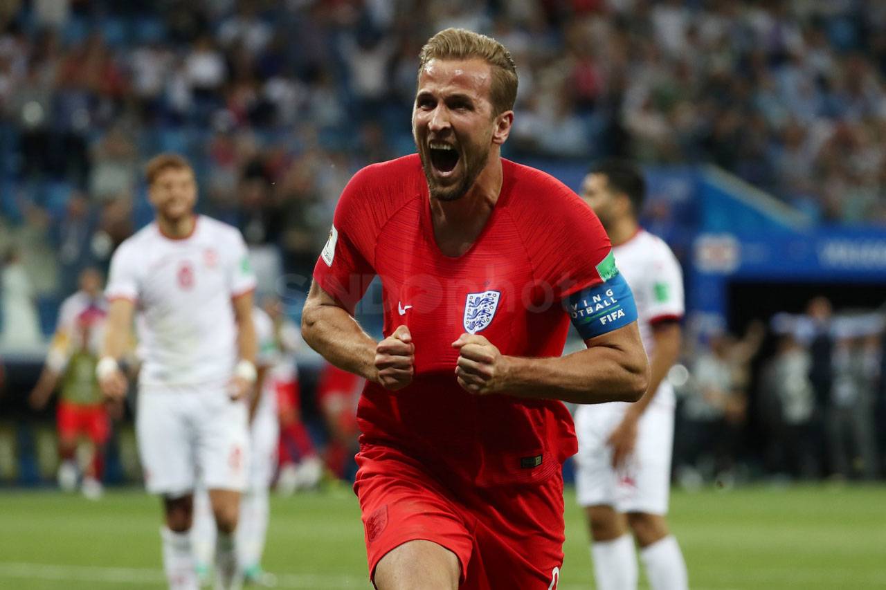 Sundulan Harry Kane...