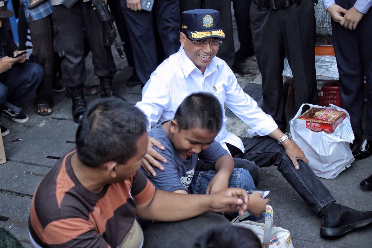 Menhub Tinjau Arus Balik...