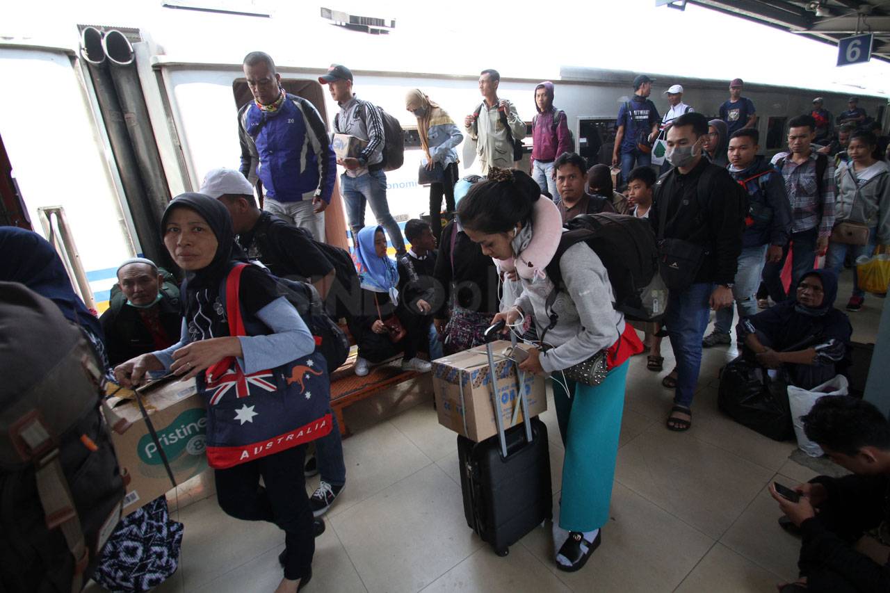 Arus Balik di Stasiun...