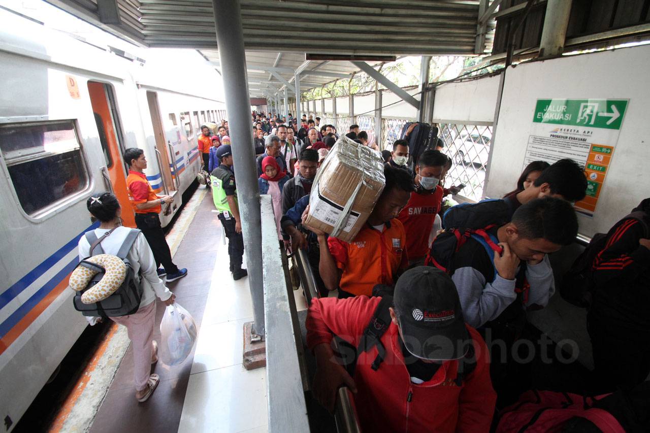 Arus Balik di Stasiun...