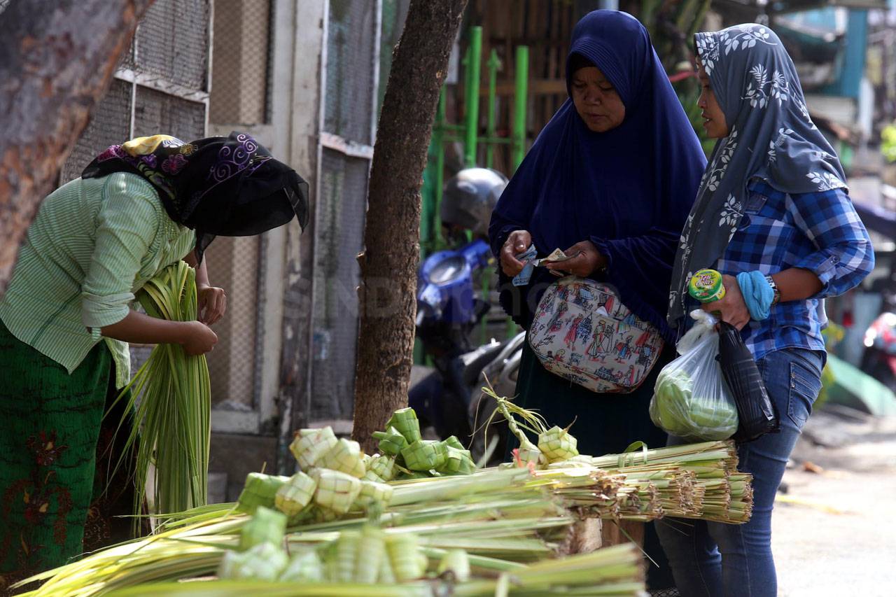 Penjual Kulit Ketupat...
