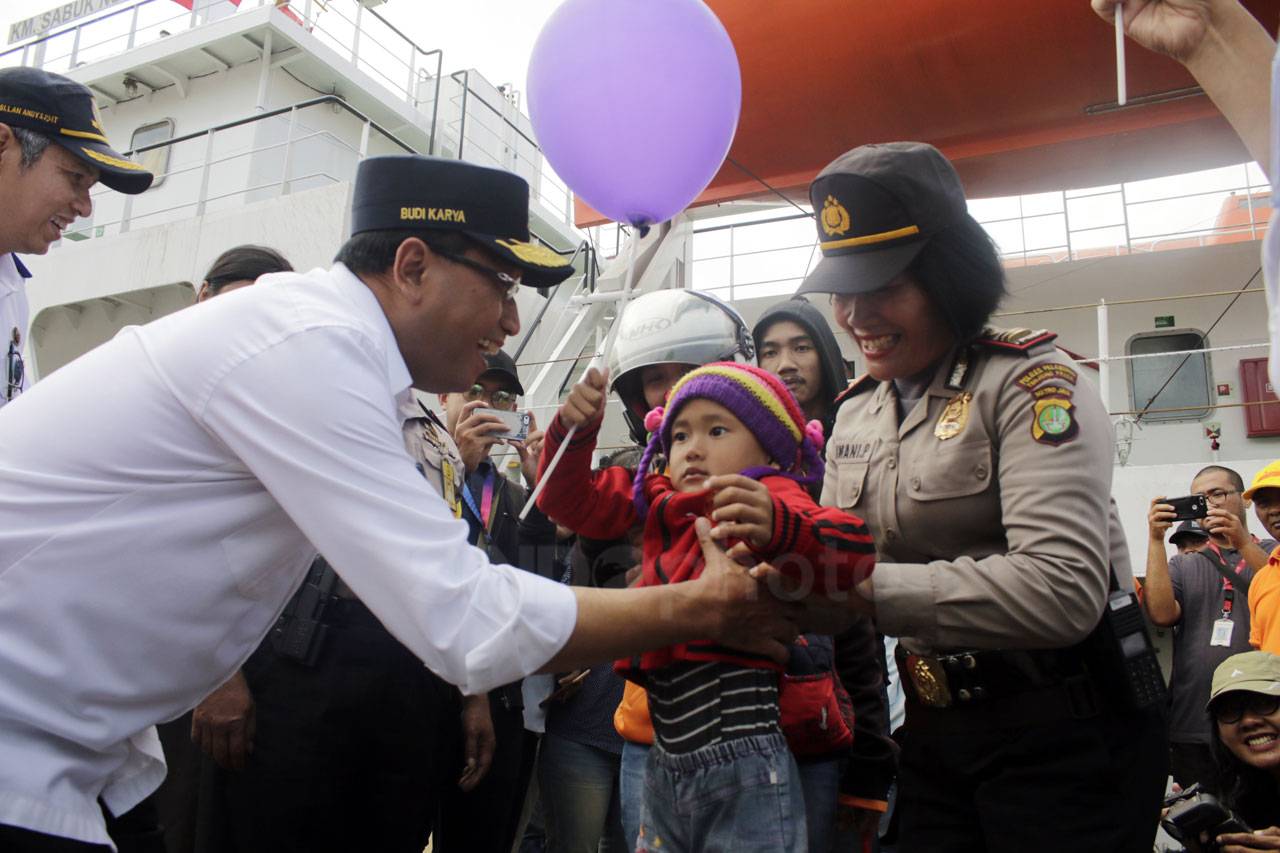 Menhub Tinjau Arus Balik...