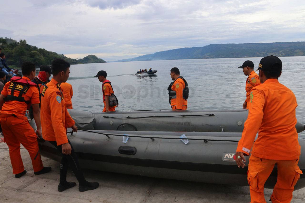 Pencarian Korban KM...
