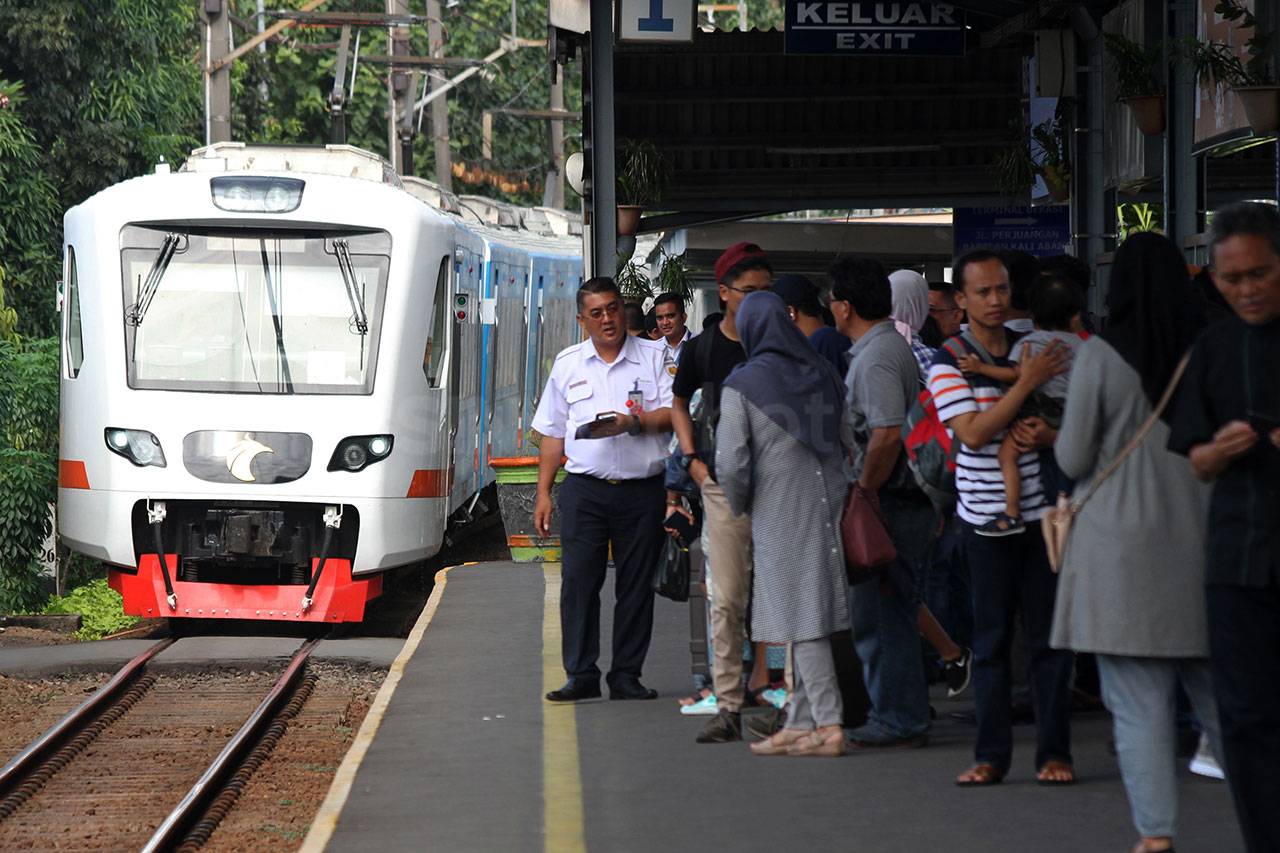 Kereta Bandara Mulai...