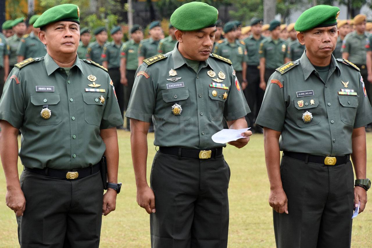 Hari Pertama Masuk Kerja,...