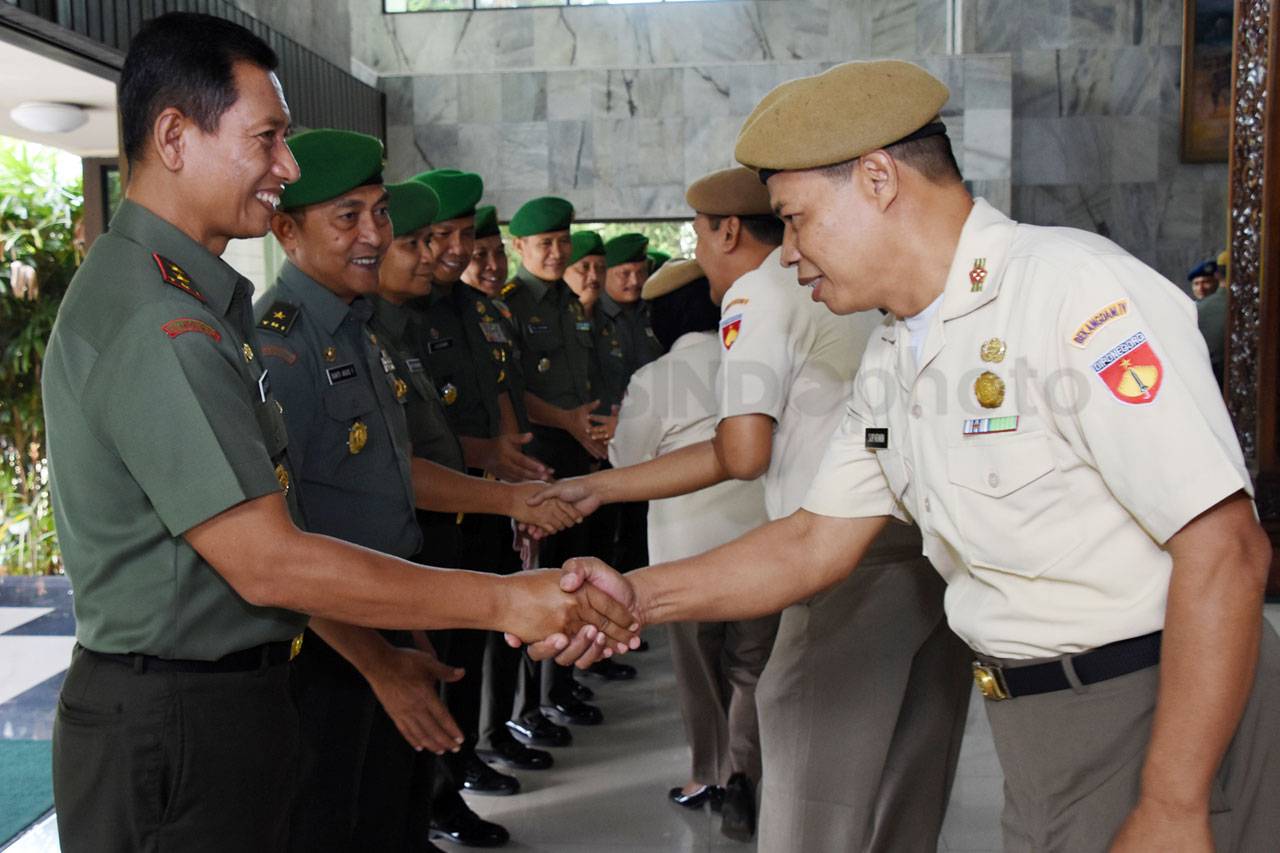 Hari Pertama Masuk Kerja,...