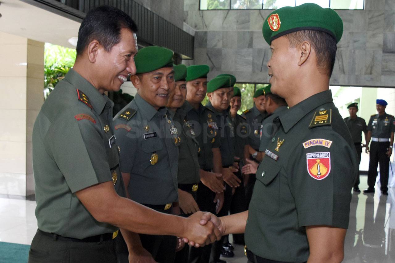 Hari Pertama Masuk Kerja,...