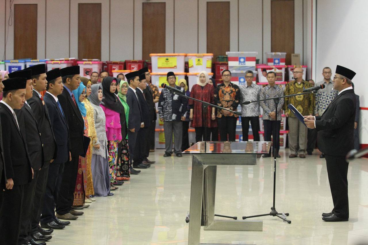 KPU Lantik 130 Anggota...