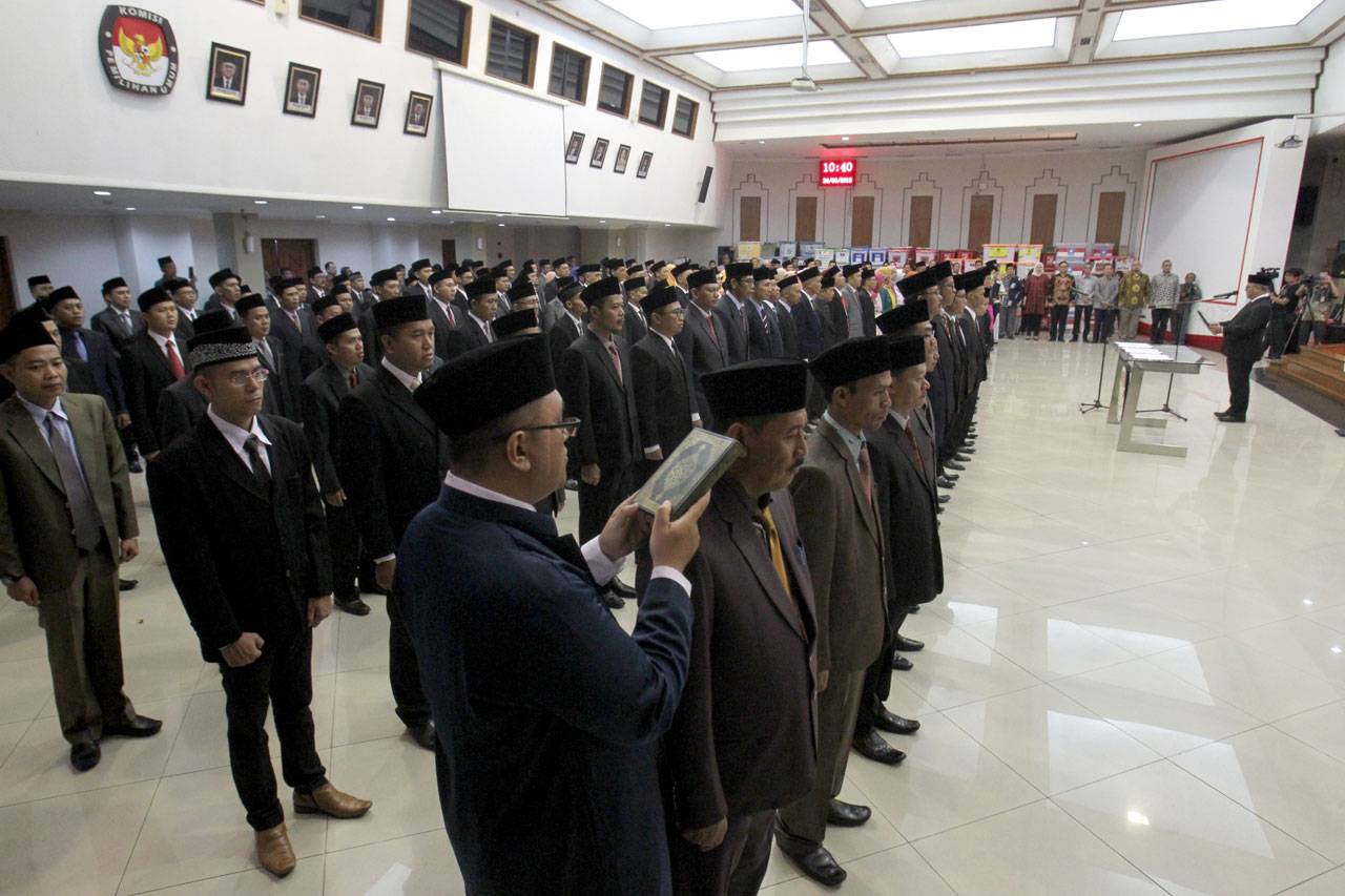 KPU Lantik 130 Anggota...