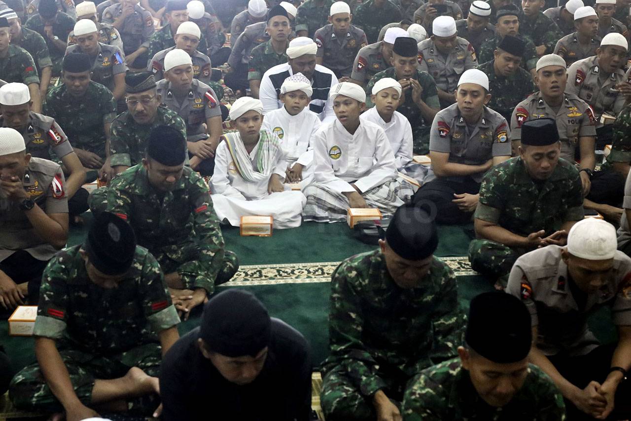 TNI dan Polri Doa Bersama...
