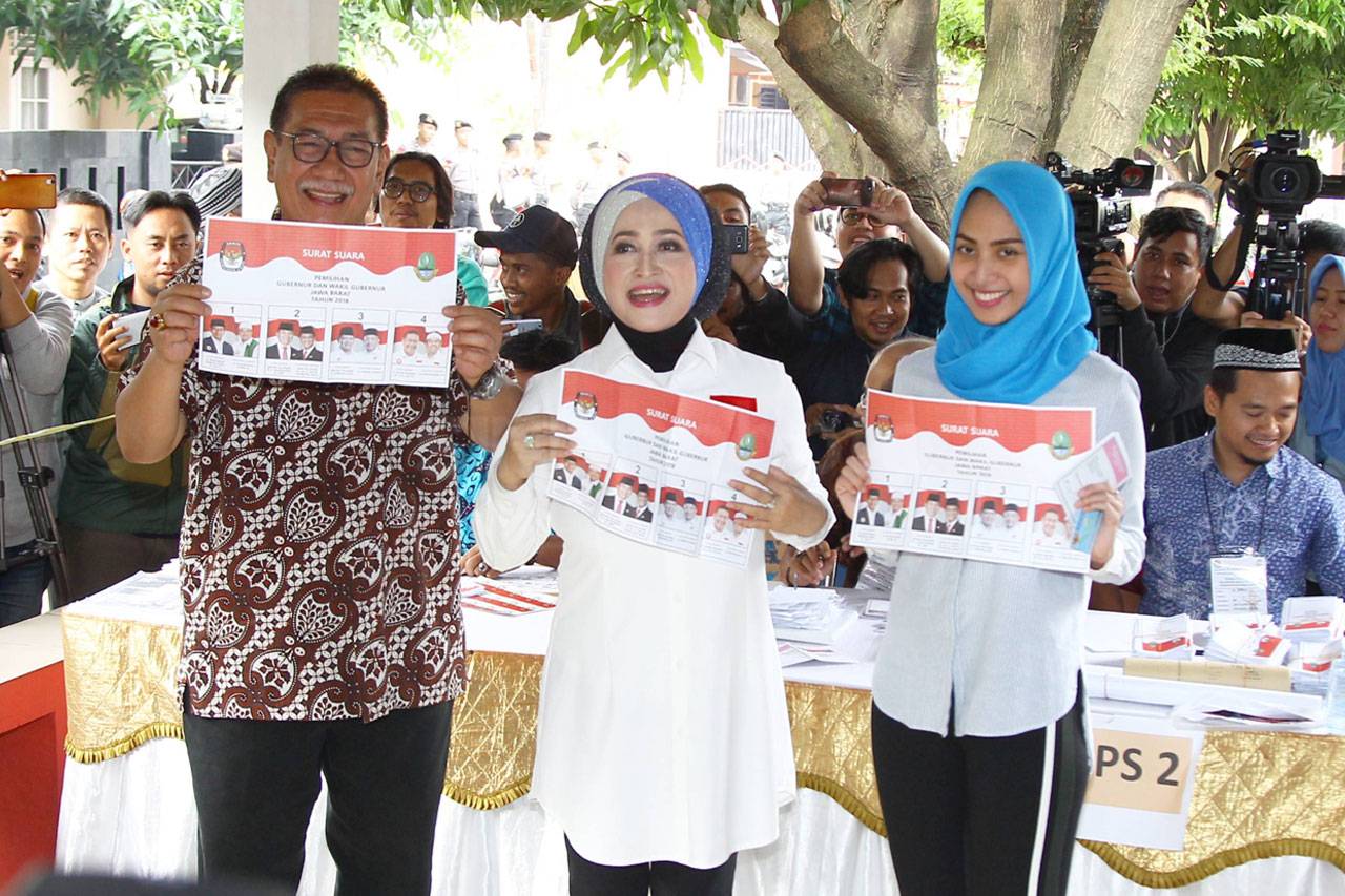 Cagub Deddy Mizwar Berikan...