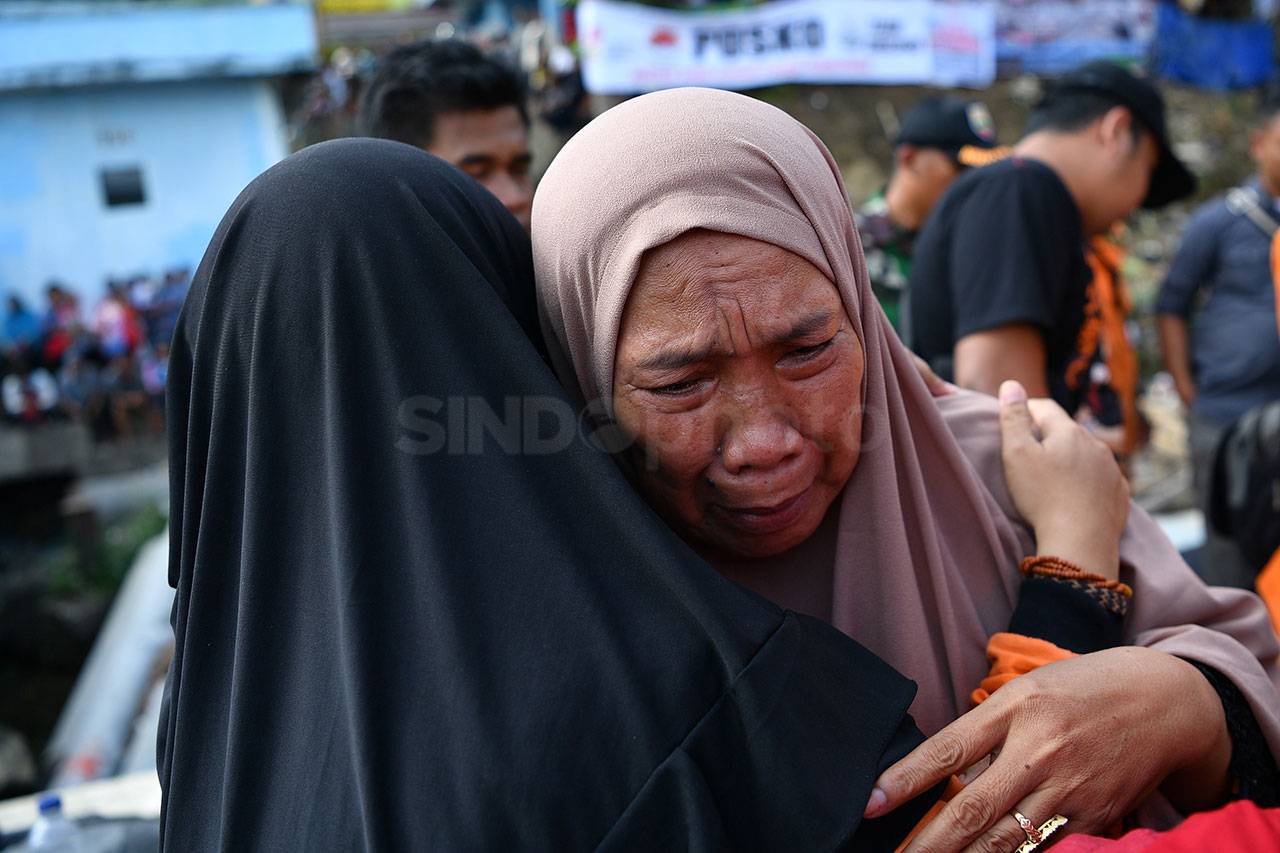 Tim SAR Gabungan Gunakan...