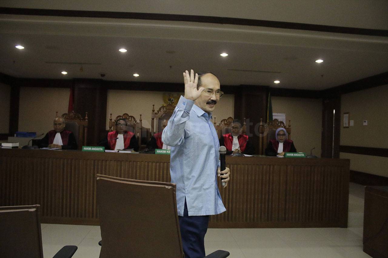 Hakim Jatuhkan Vonis...
