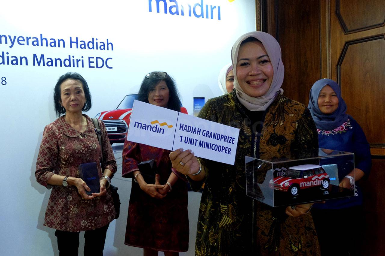 Bank Mandiri Serahkan...