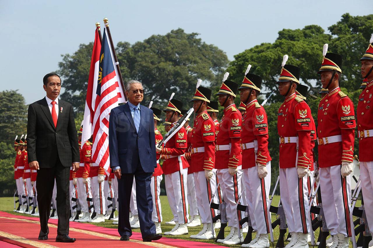 Presiden Jokowi Sambut...