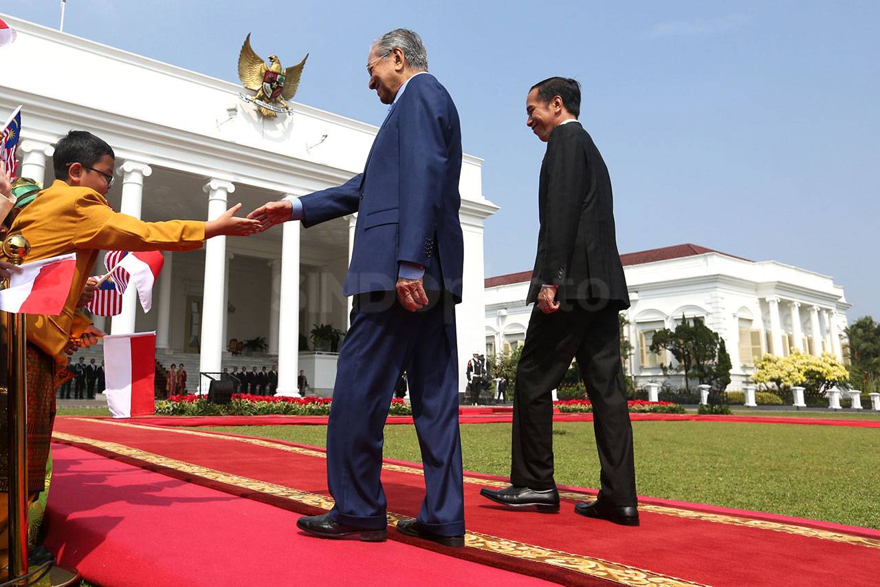 Presiden Jokowi Sambut...