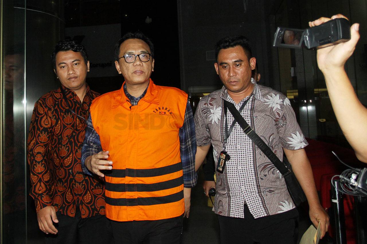 KPK Tahan Anggota DPR...