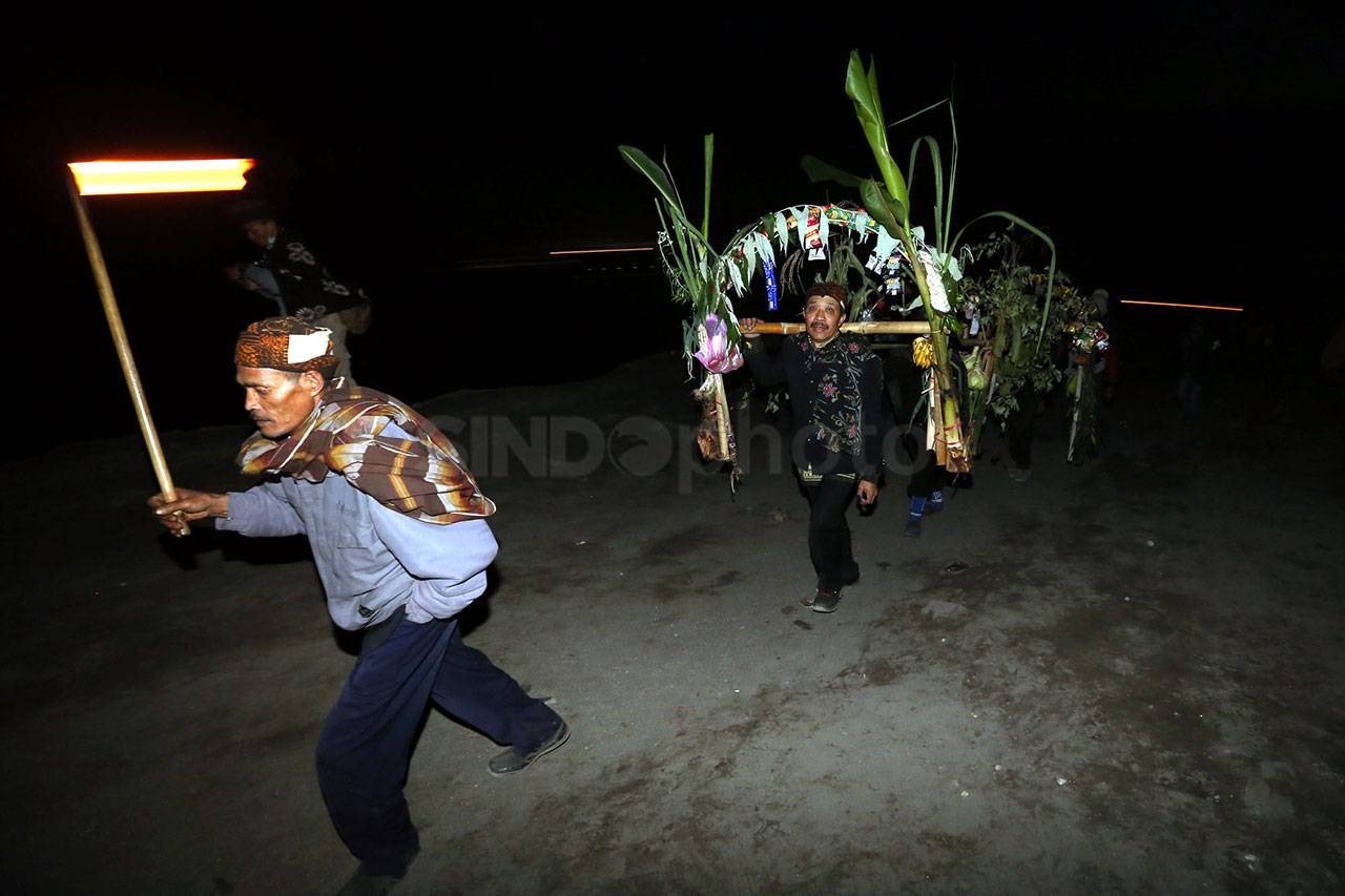 Warga Hindu Tengger...