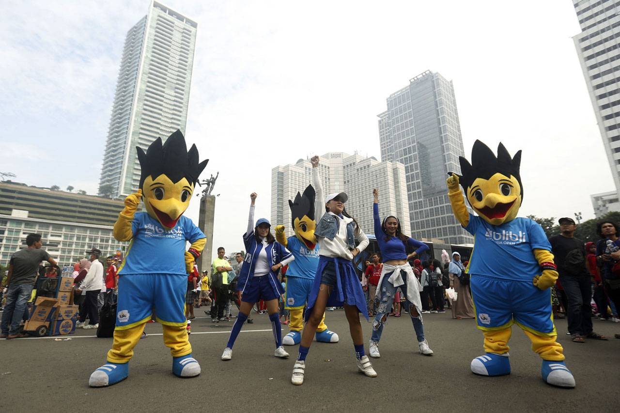 Maskot BIO Sapa Pengunjung...