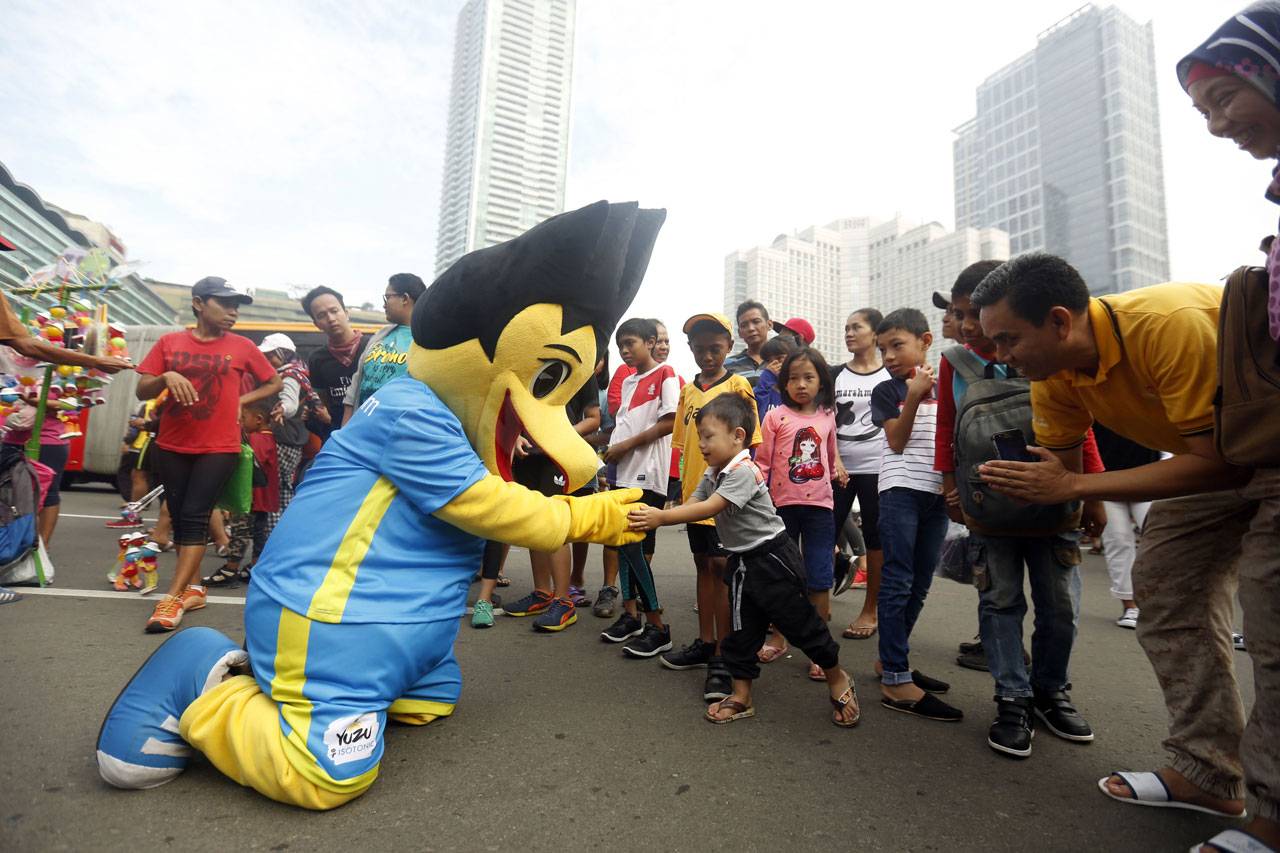 Maskot BIO Sapa Pengunjung...