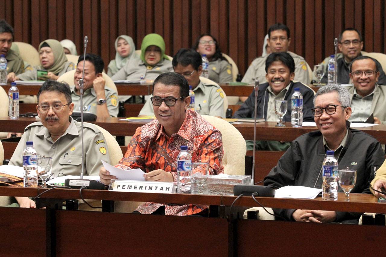 Mentan Rapat dengan...