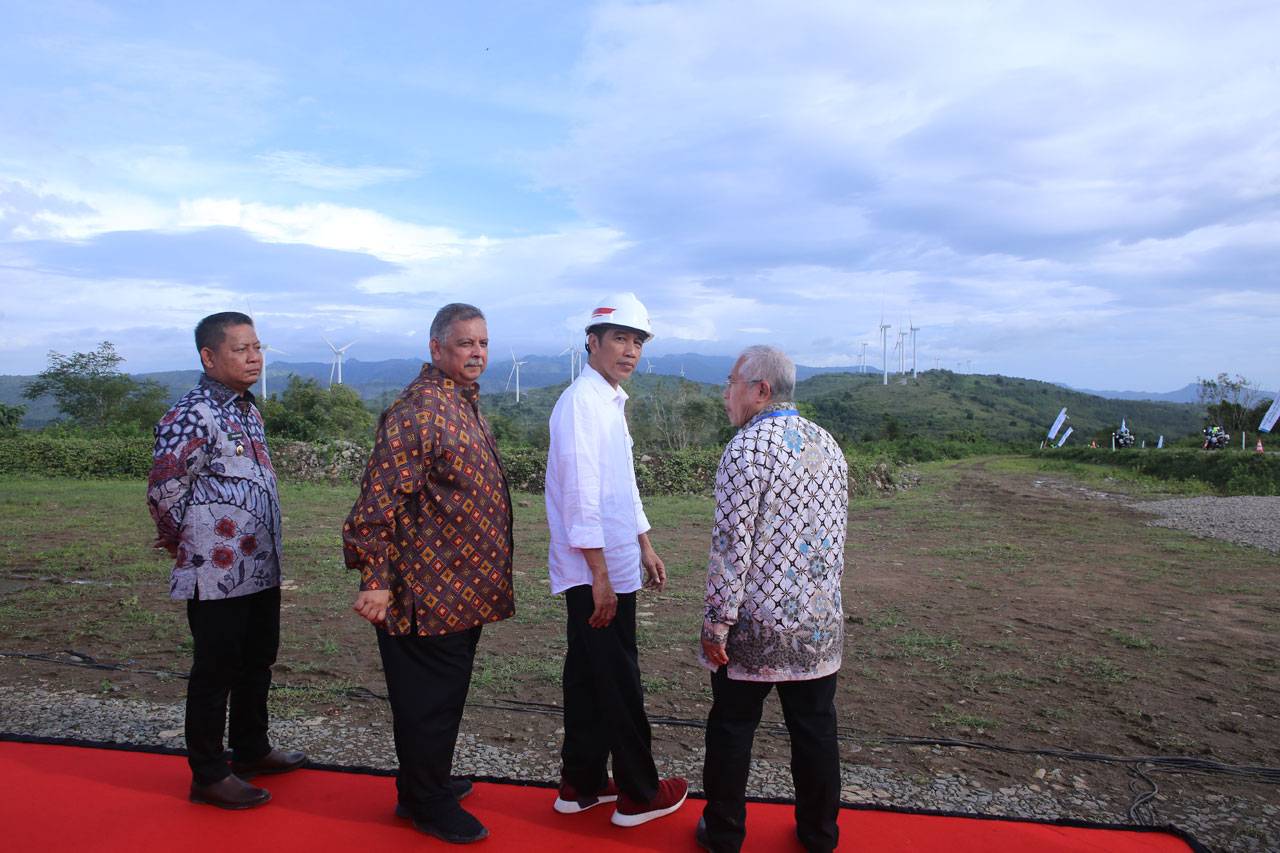 Presiden Jokowi Resmikan...