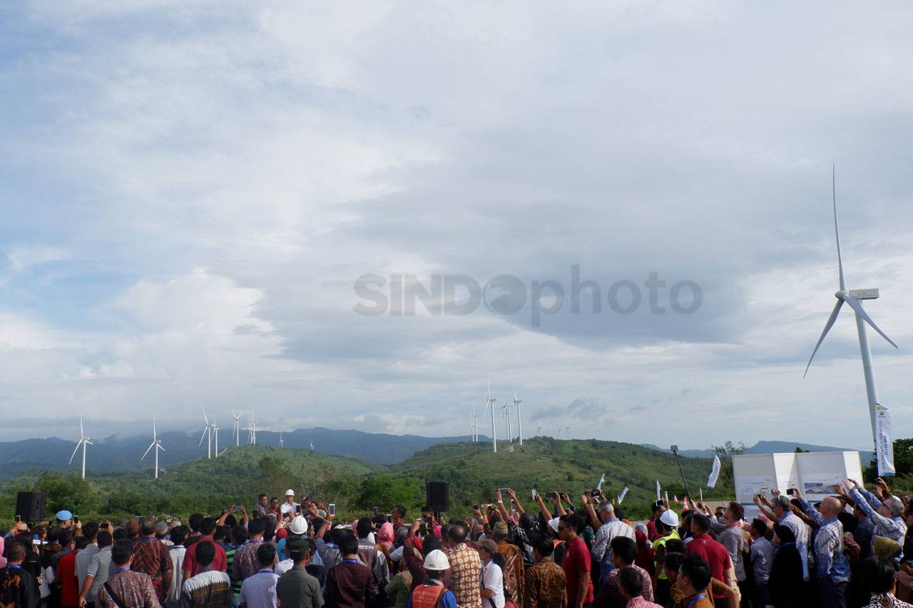 Presiden Jokowi Resmikan...