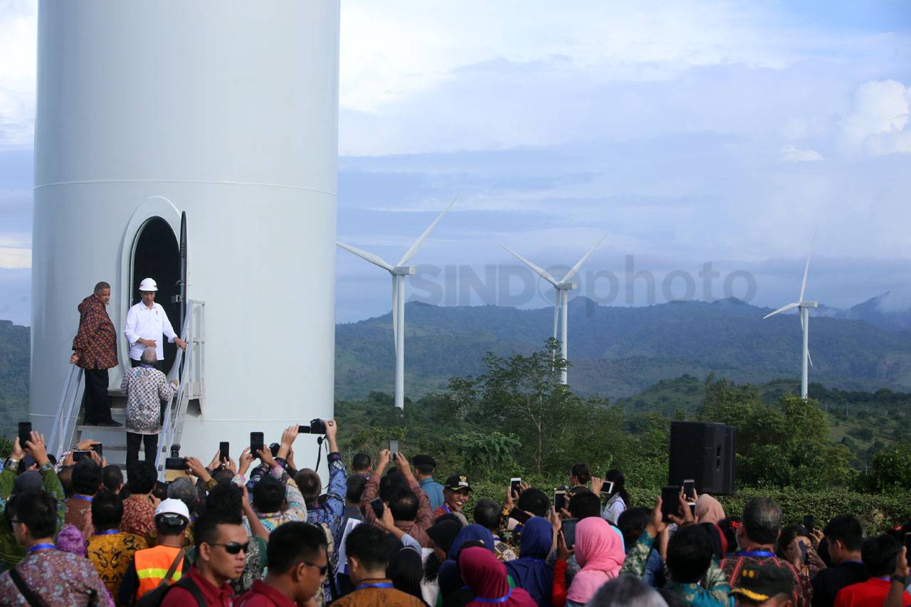 Presiden Jokowi Resmikan...