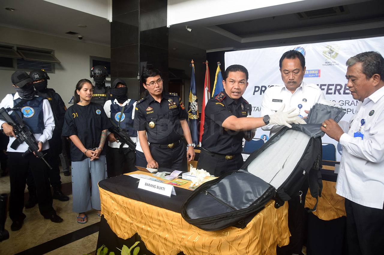 Penyanyi Thailand Selundupkan...