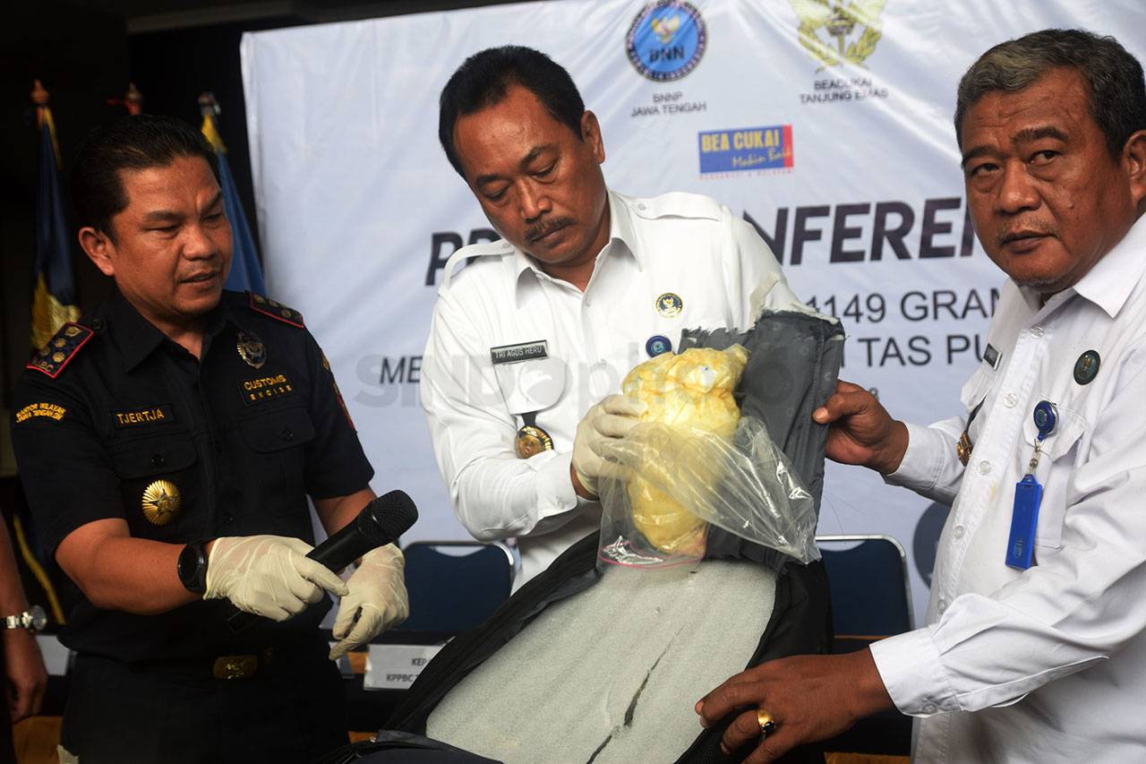 Penyanyi Thailand Selundupkan...