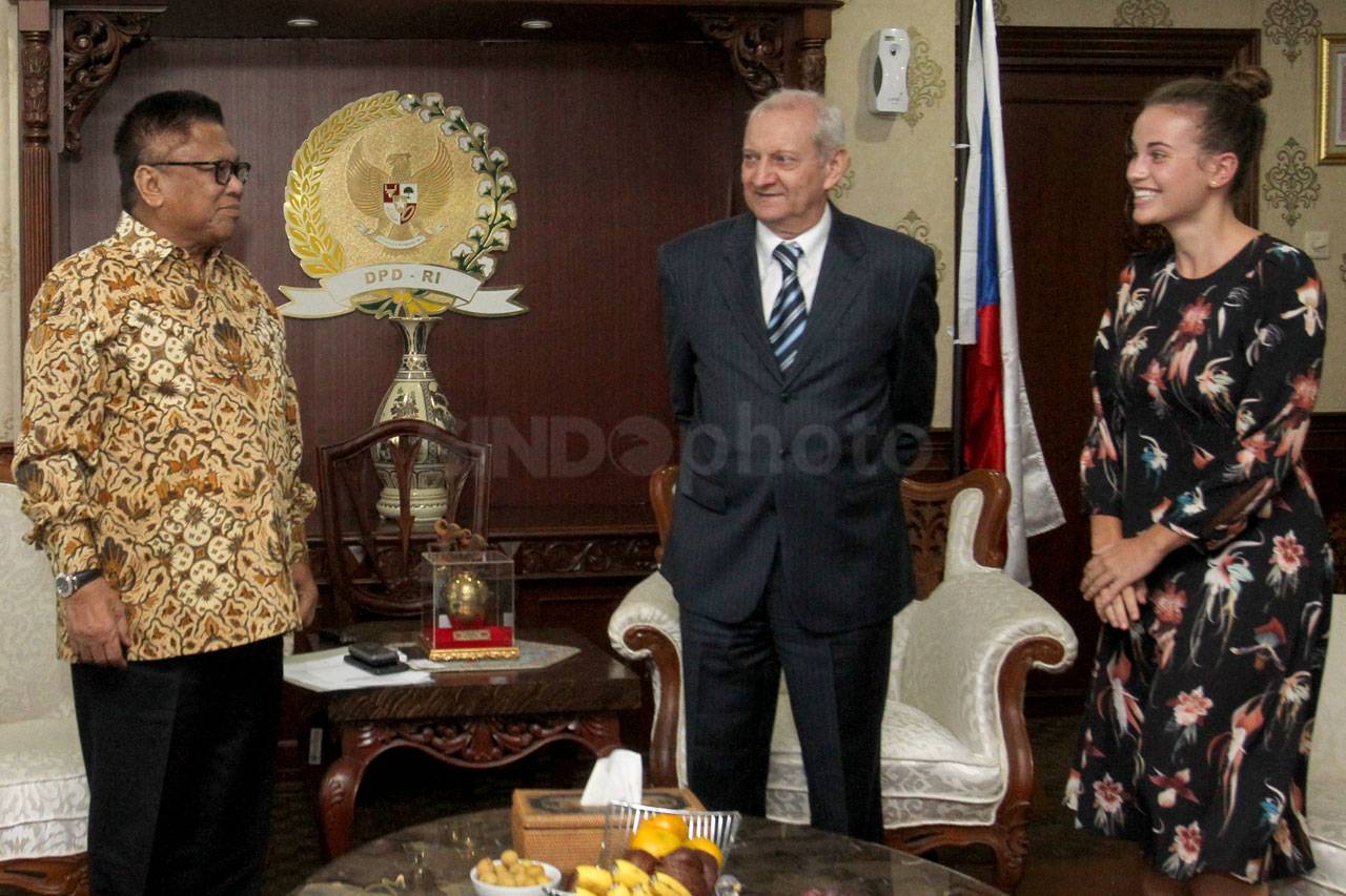 Ketua DPD RI Terima...