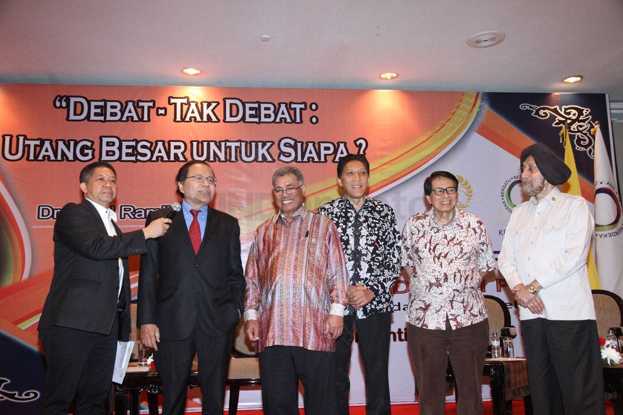 Diskusi Debat-Tak Debat:...